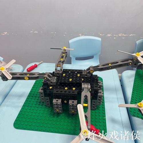 无人机挑战空中积木游戏